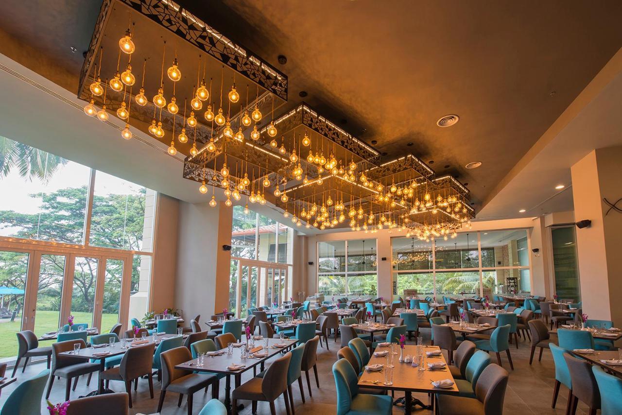 Bangi Resort Hotel Bandar Baru Bangi Exterior foto The interior of the restaurant