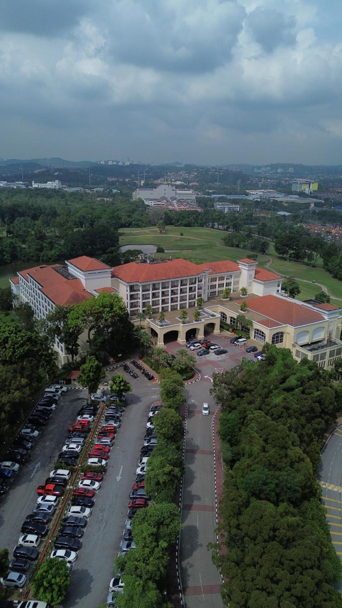 Bangi Resort Hotel Bandar Baru Bangi Exterior foto Aerial view of the hotel